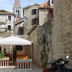 2* Gostinjska kuća Roso