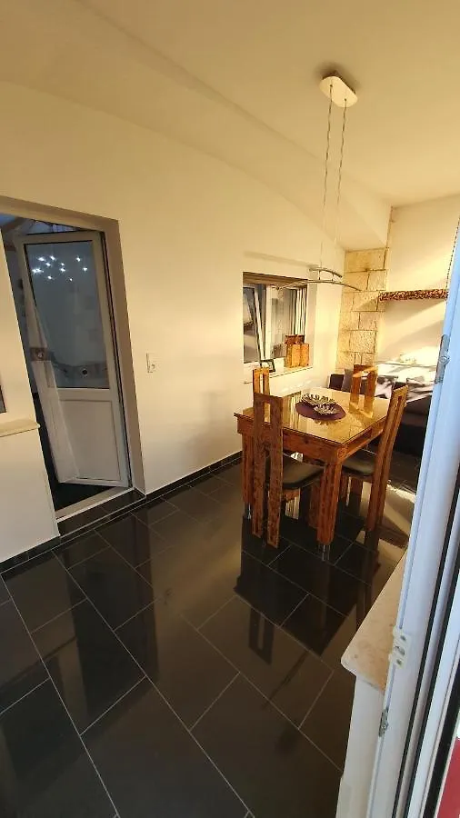 Apartment Cicko トロギール